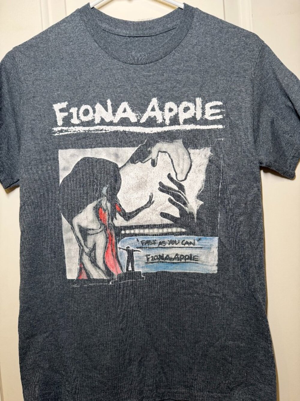 Fiona Apple Womens size small Tee Small